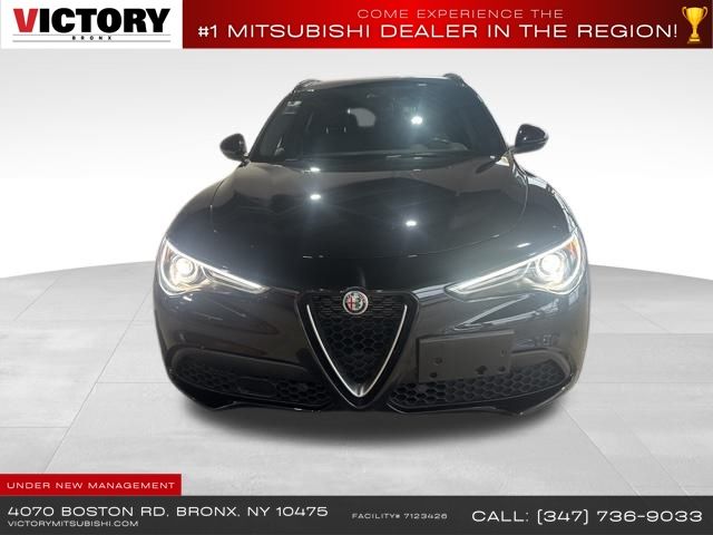 2022 Alfa Romeo Stelvio Ti photo 2