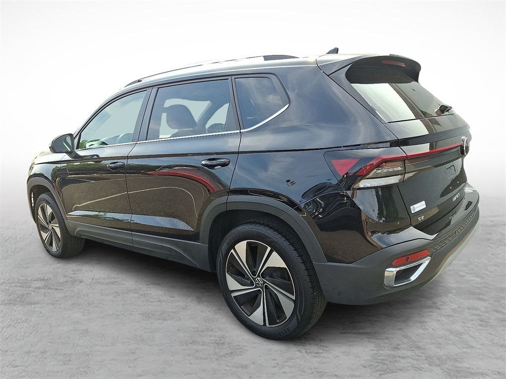 2025 Volkswagen Taos SE photo 4