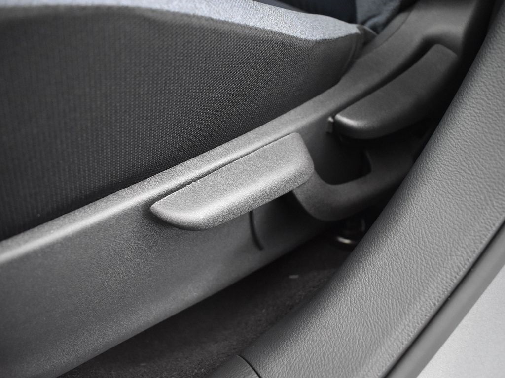 2025 Nissan Versa 1.6 SV photo 27