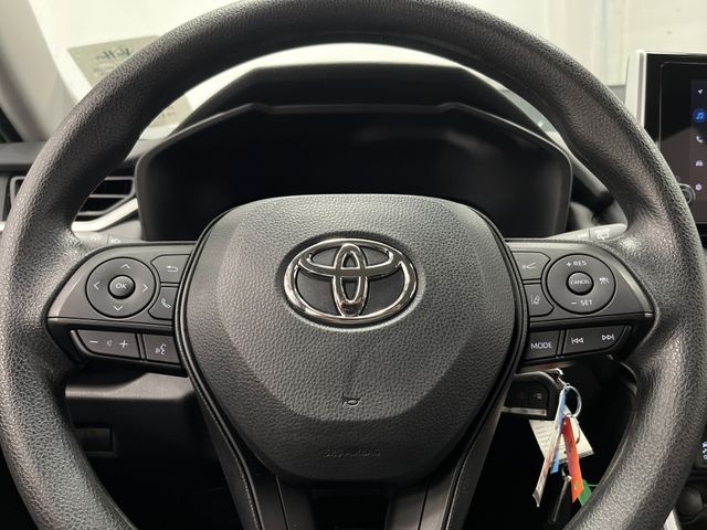 2023 Toyota RAV4 LE photo 2
