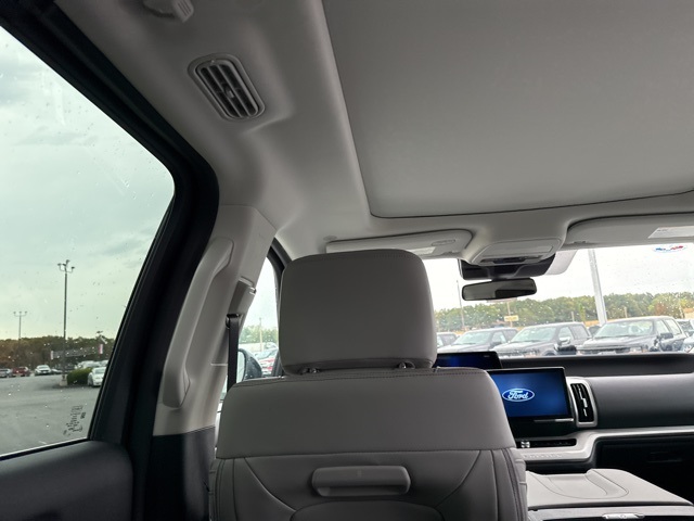 2025 Ford Expedition photo 29