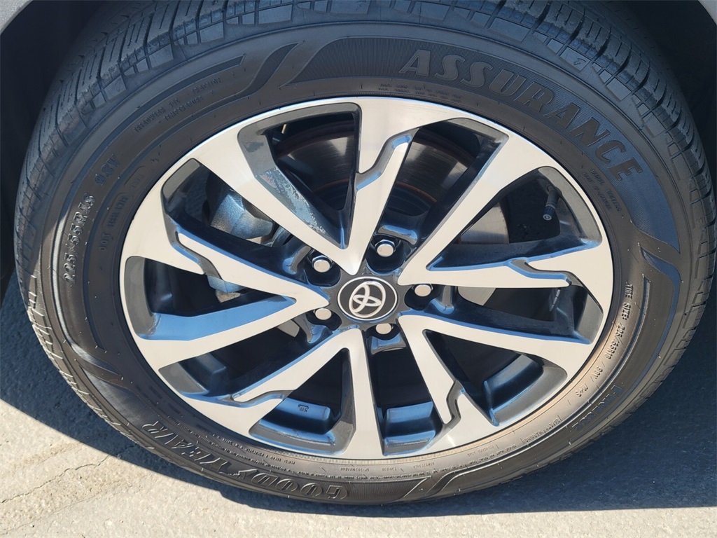 2023 Toyota Corolla Cross XLE photo 9