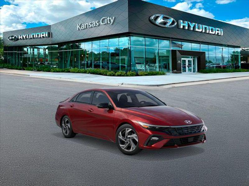 2025 Hyundai Elantra SEL Sport photo 2