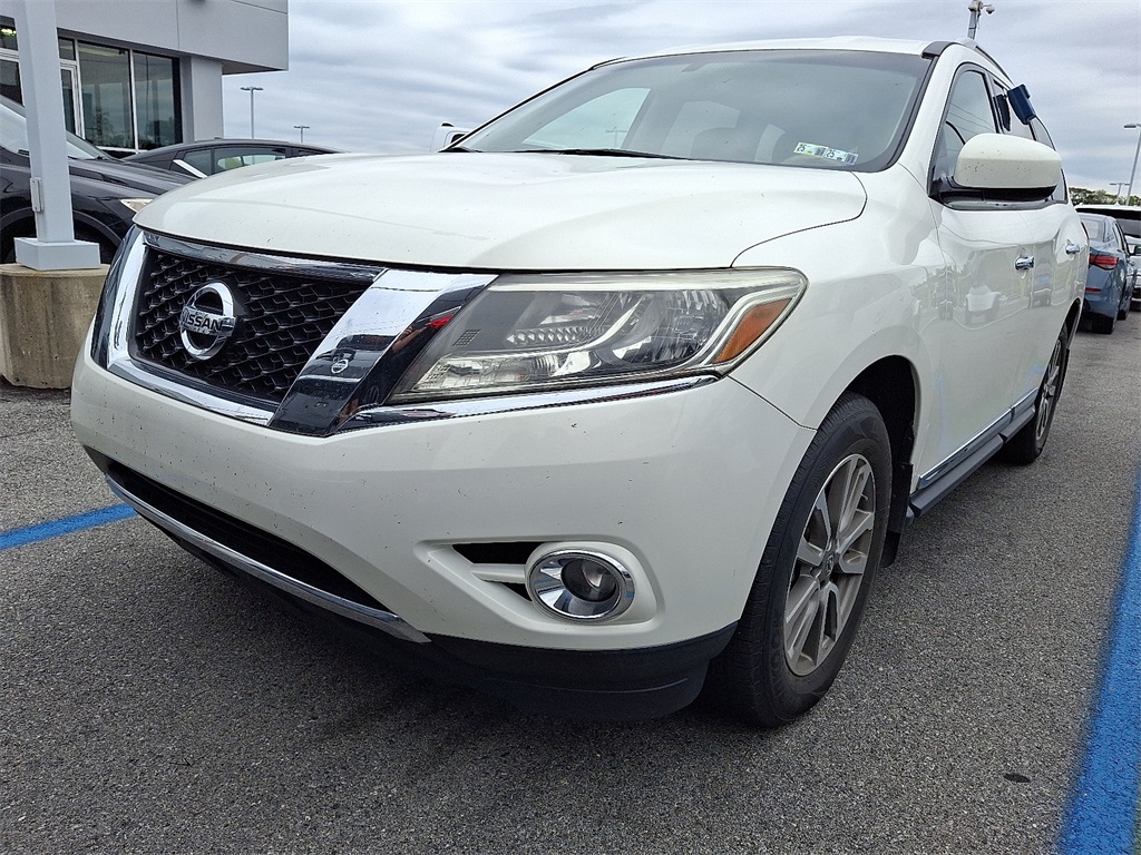 2014 Nissan Pathfinder SL photo 2