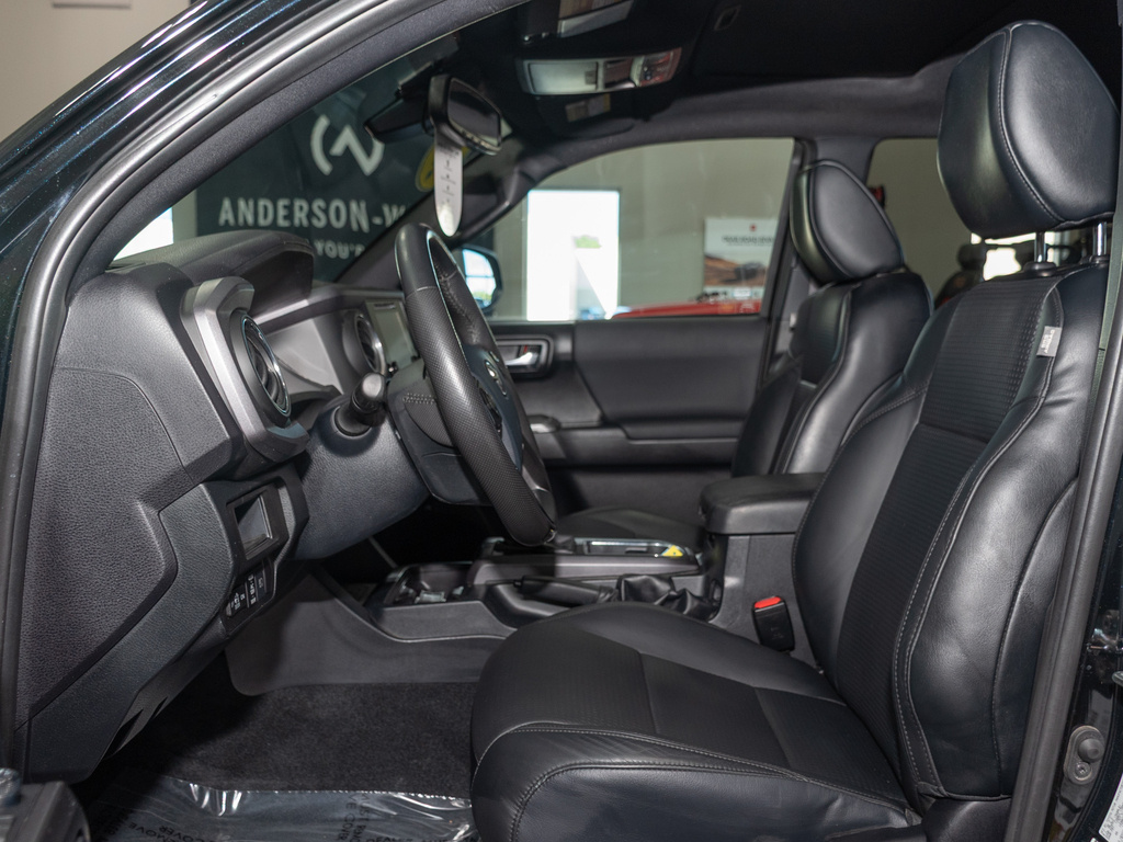 2019 Toyota Tacoma TRD Sport photo 7