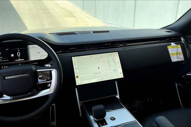 2025 Land Rover Range Rover SE photo 4