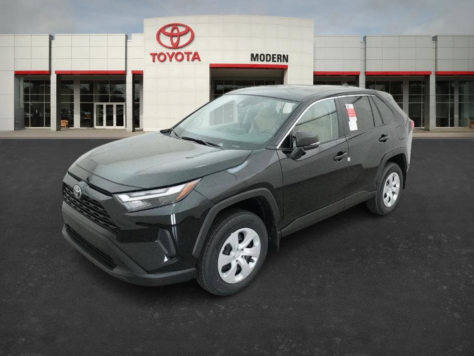 2025 Toyota RAV4 LE's photo