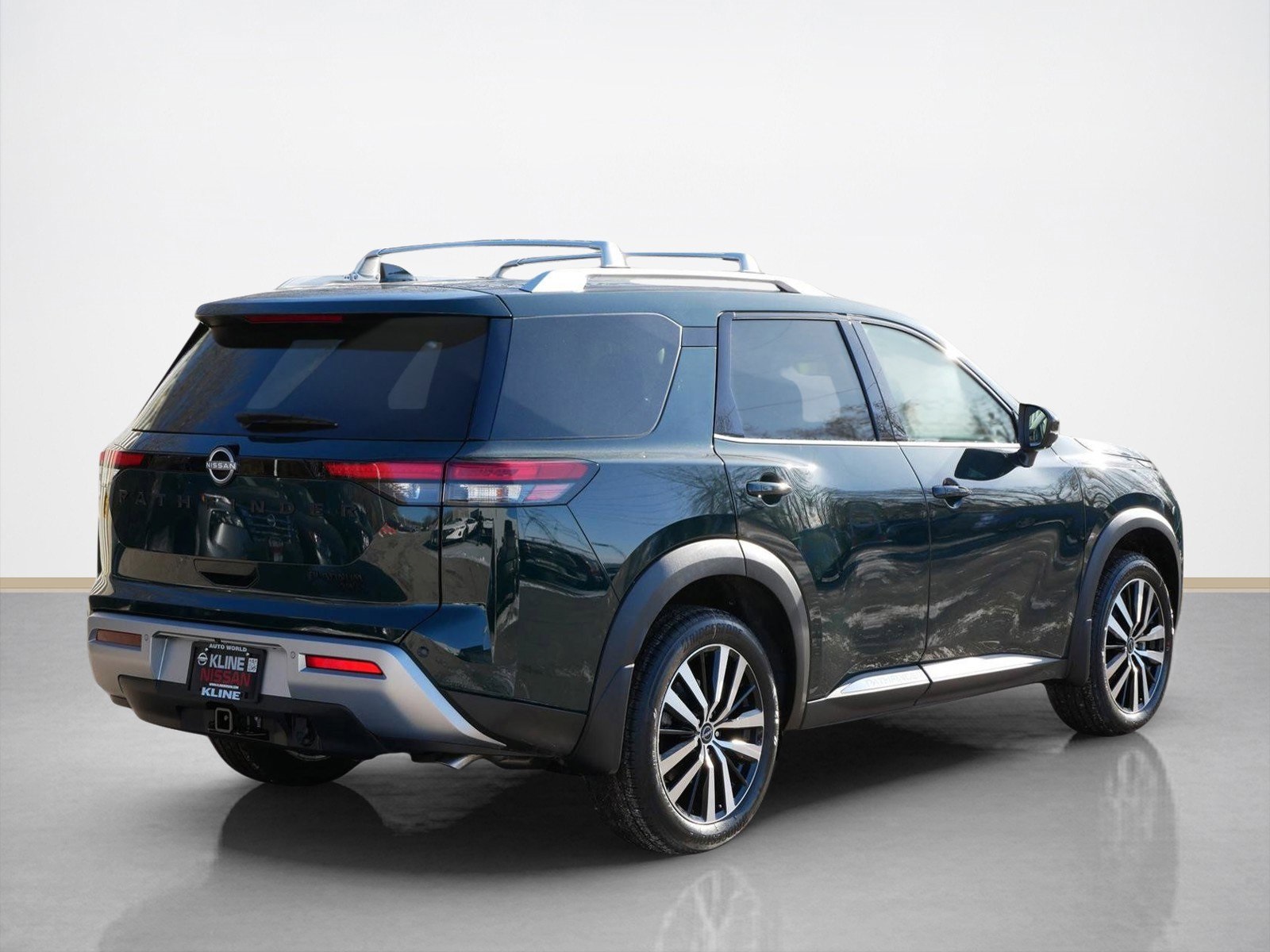 2025 Nissan Pathfinder Platinum photo 2