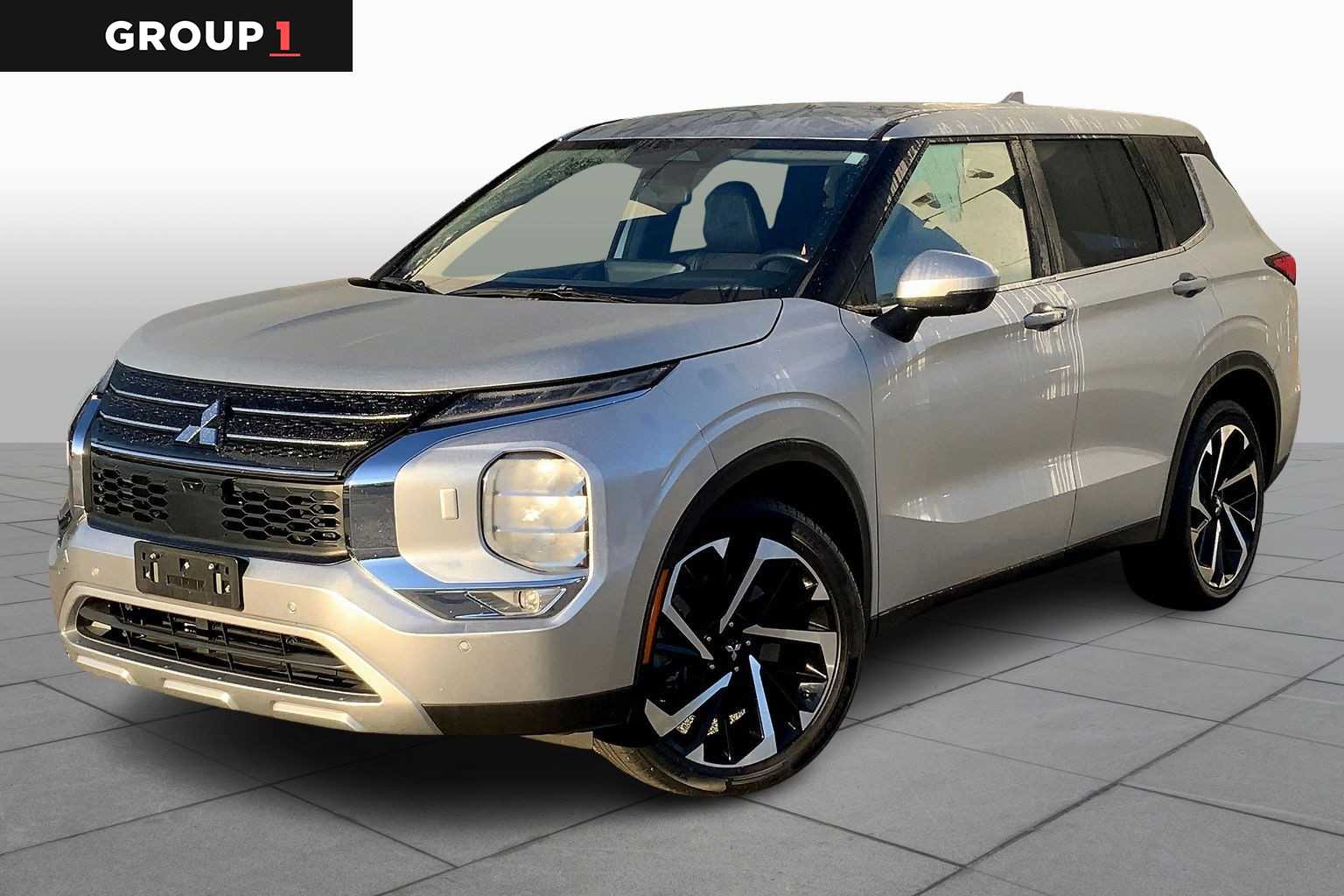 2023 Mitsubishi Outlander SE's photo