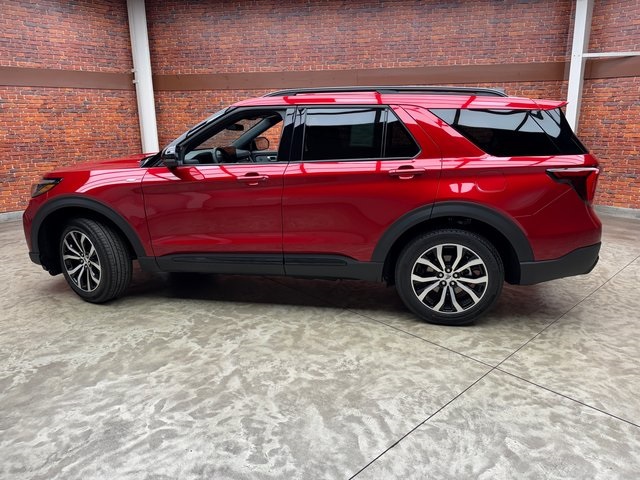 2025 Ford Explorer ST-Line photo 2