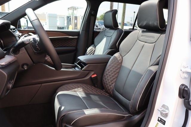 2025 Jeep Grand Cherokee L Summit photo 10