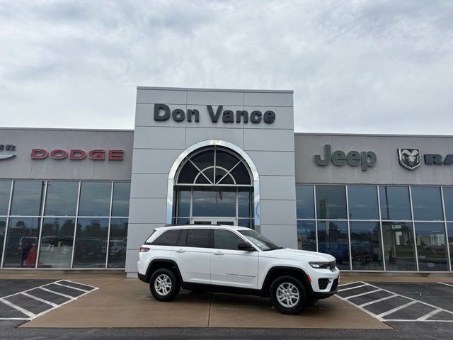 2025 Jeep Grand Cherokee Laredo's photo