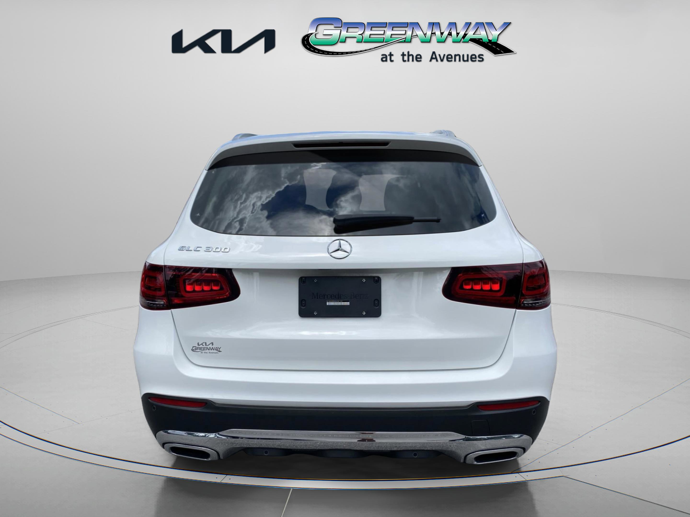 2022 Mercedes Benz GLC 300 photo 3