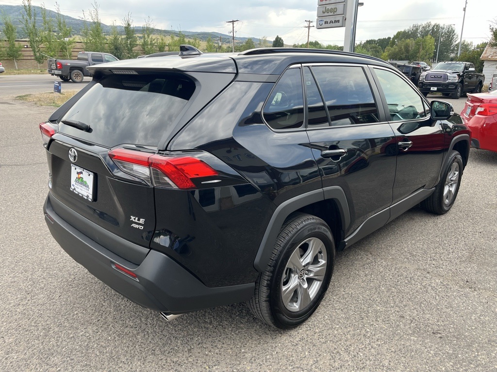 2024 Toyota RAV4 XLE photo 4