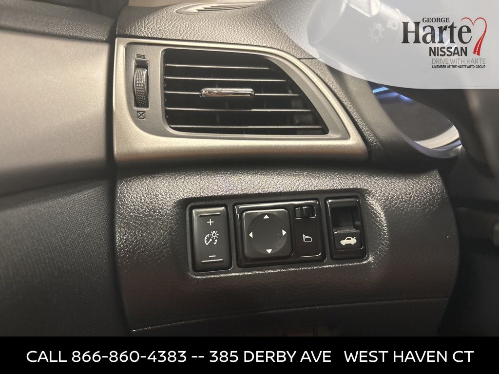2015 Nissan Sentra SV photo 14