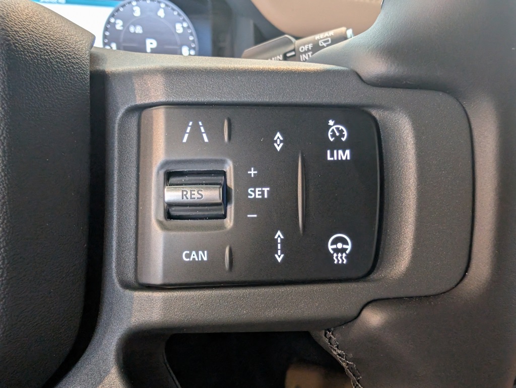 2025 Land Rover Defender 110 S photo 15