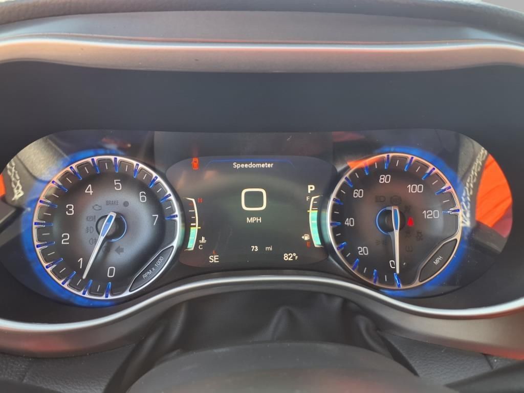2025 Chrysler Pacifica photo 12