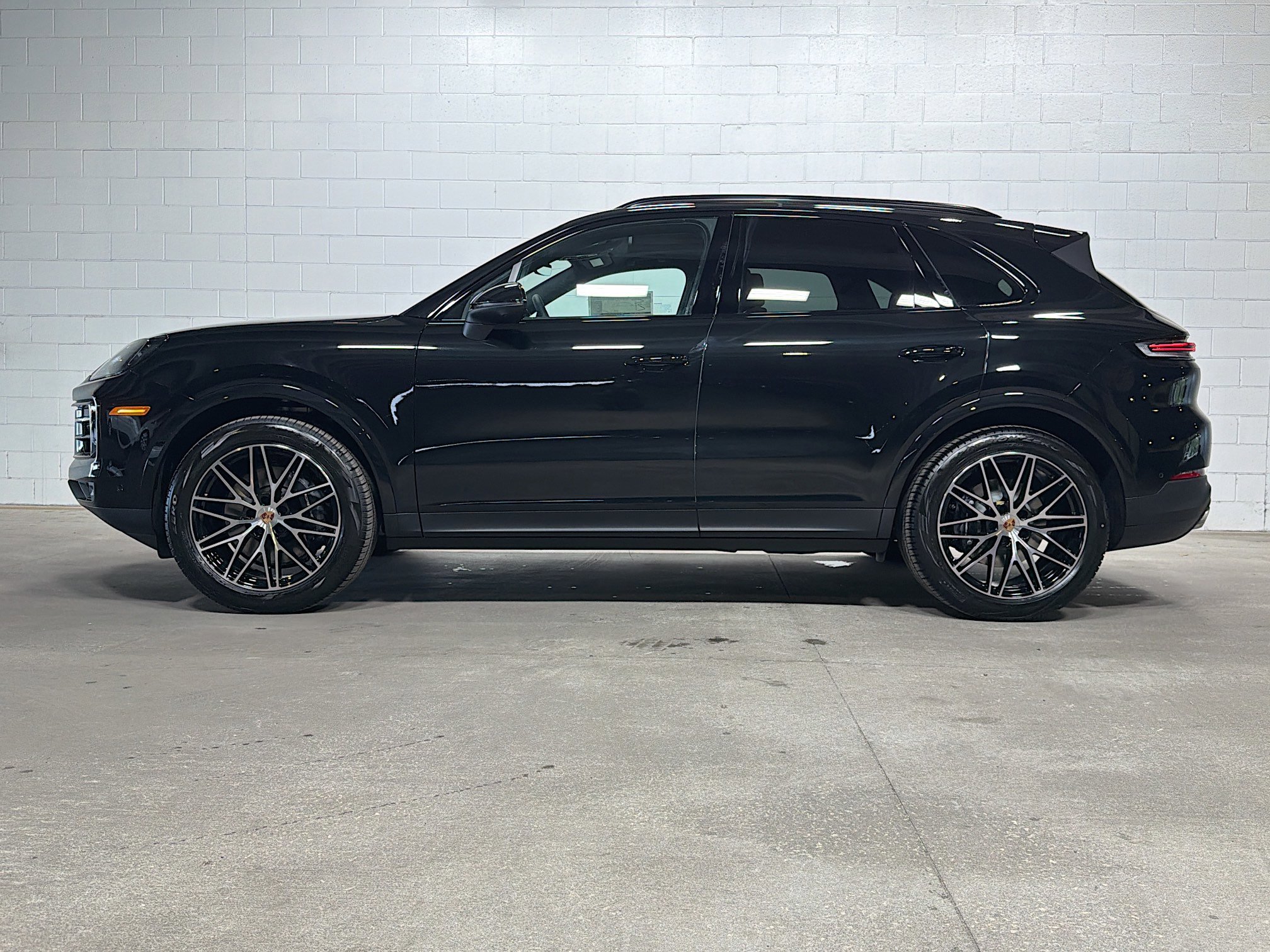 2026 Porsche Cayenne photo 2