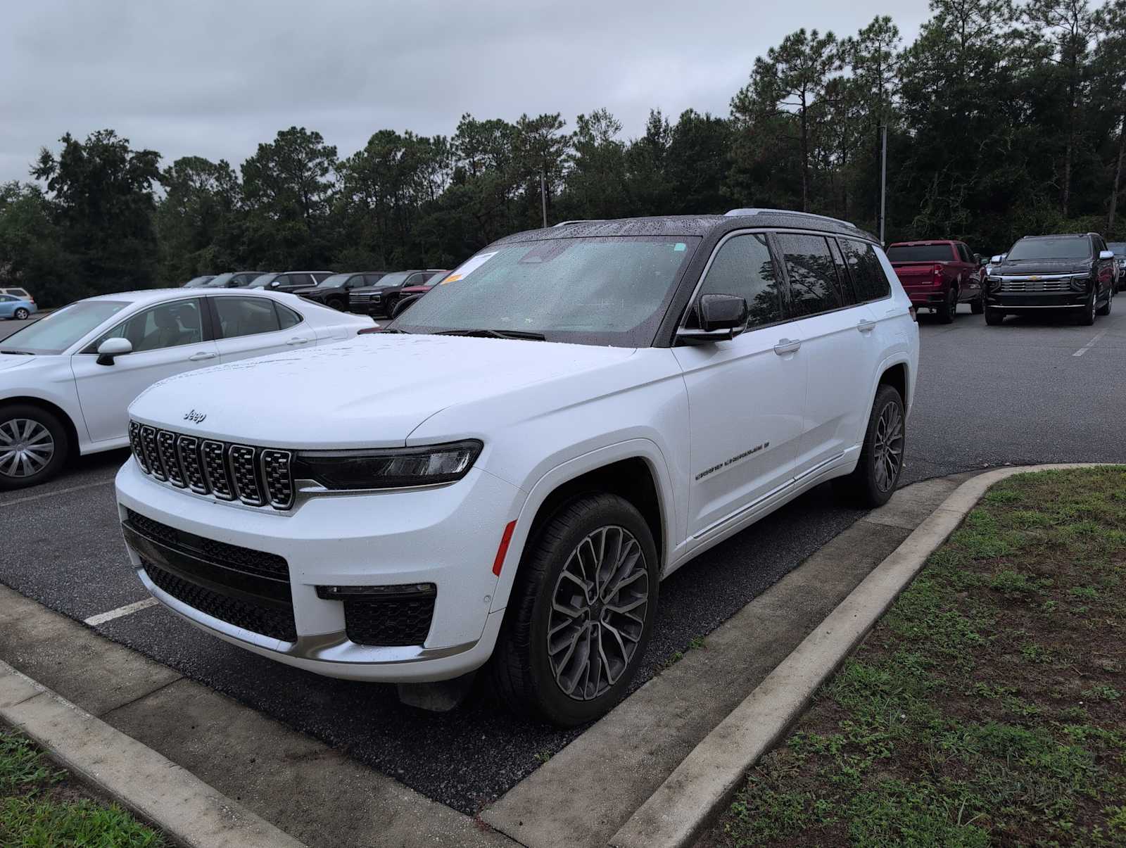 2023 Jeep Grand Cherokee L Summit Reserve photo 2