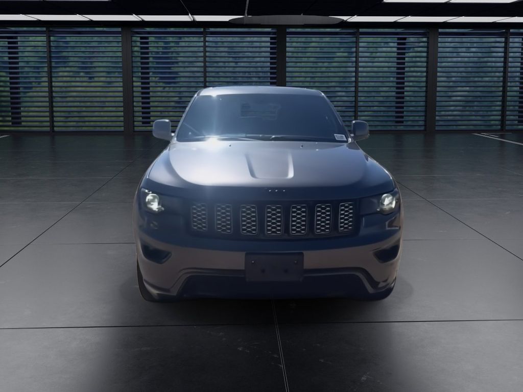 2018 Jeep Grand Cherokee Altitude photo 3