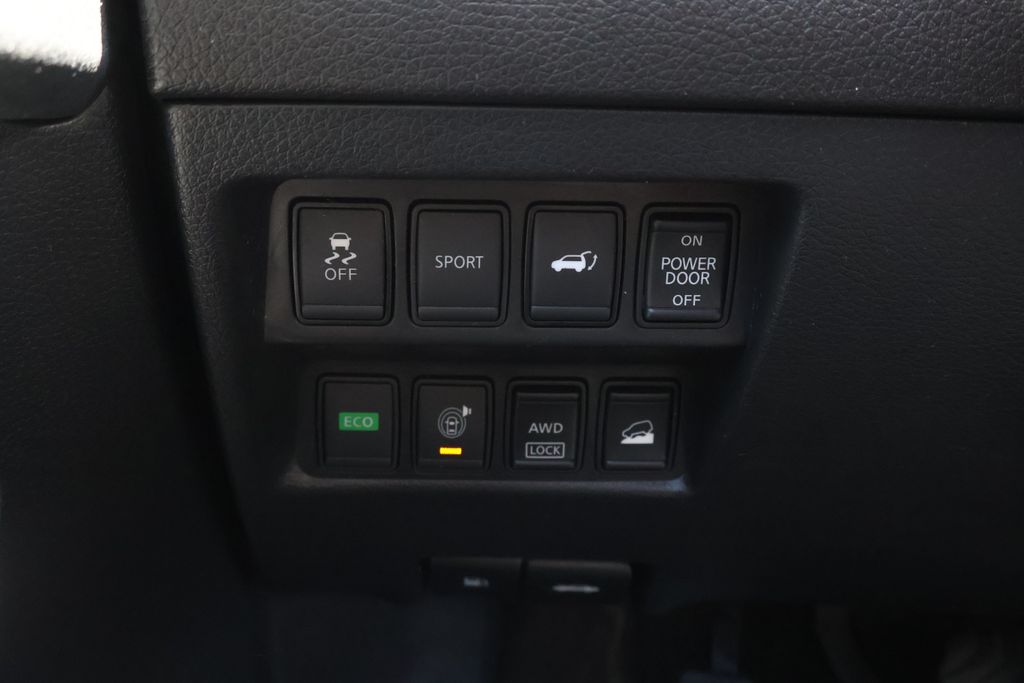 2016 Nissan Rogue SV photo 28