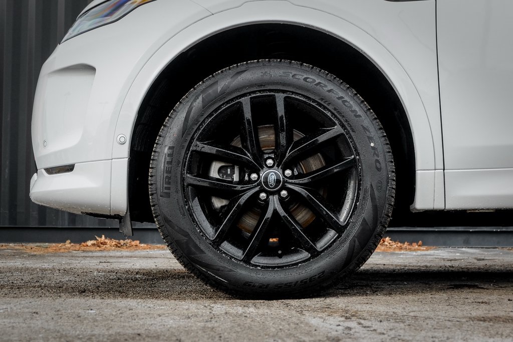 2025 Land Rover Discovery Sport S photo 3