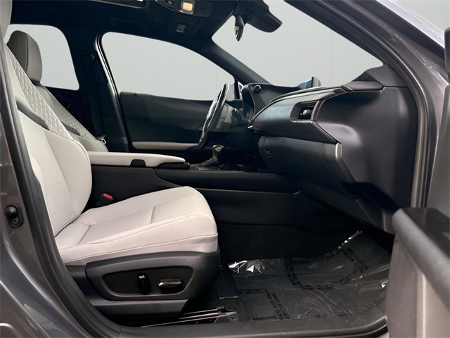 2021 Lexus UX 200 photo 10