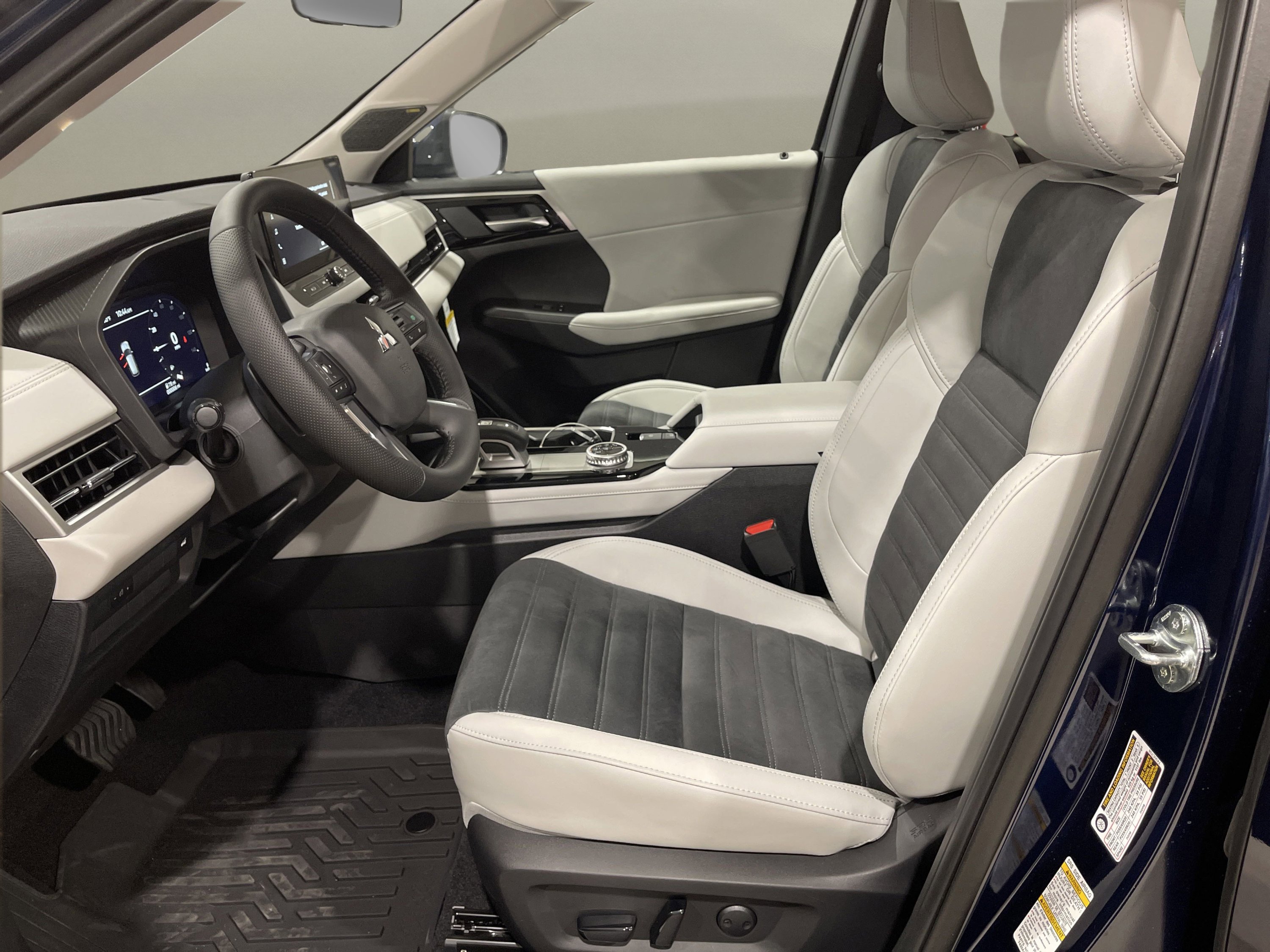 2025 Mitsubishi Outlander SE photo 12