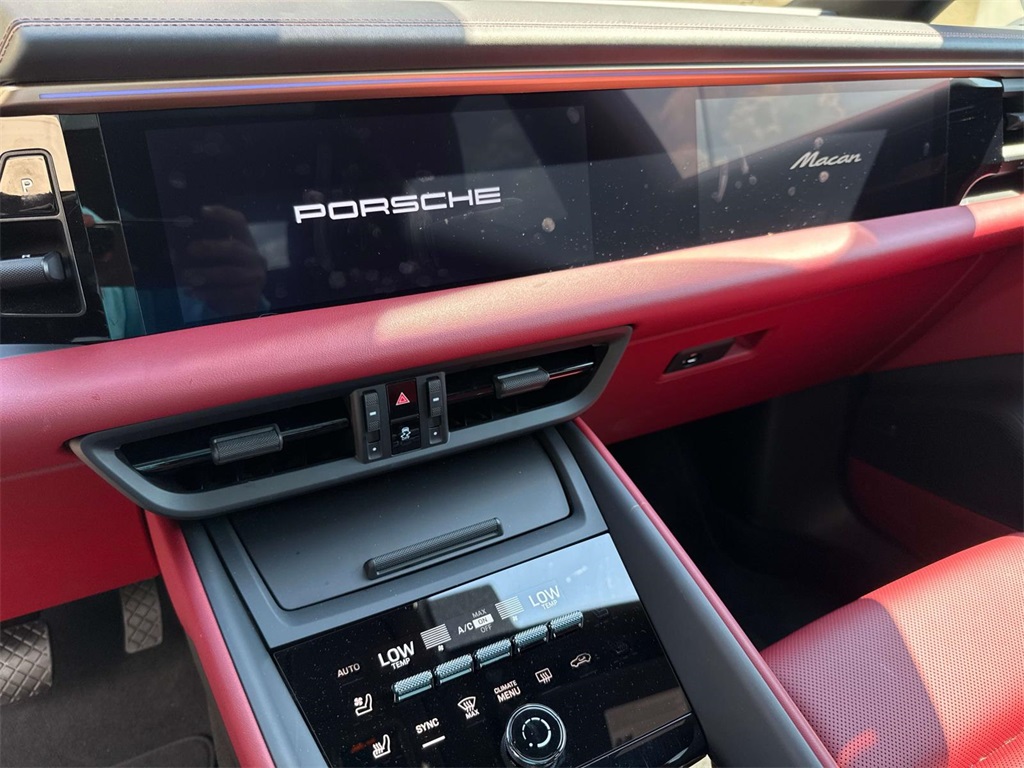 2024 Porsche Macan Electric 4 photo 28