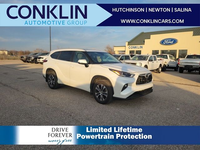 2023 Toyota Highlander XLE's photo