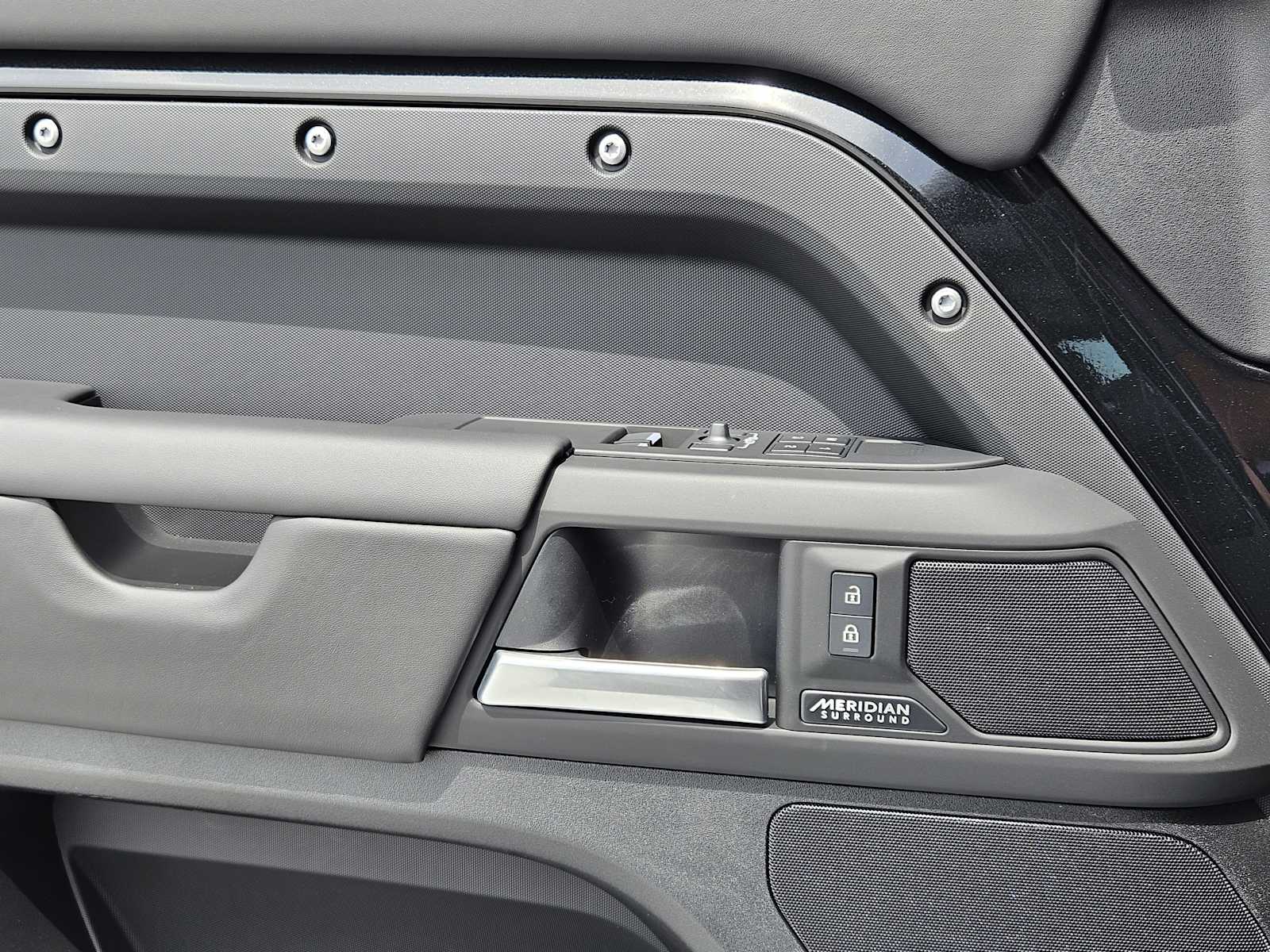 2025 Land Rover Defender 90 X-Dynamic SE photo 21