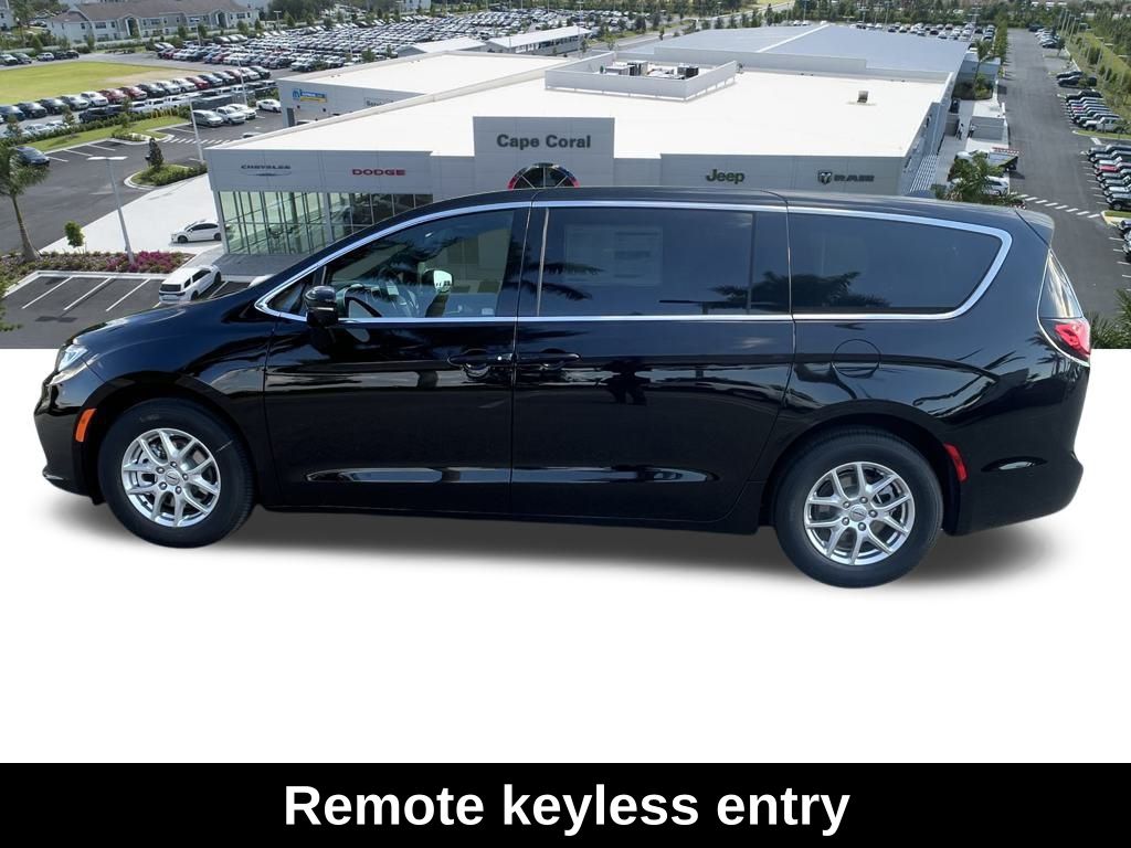 2025 Chrysler Pacifica photo 7