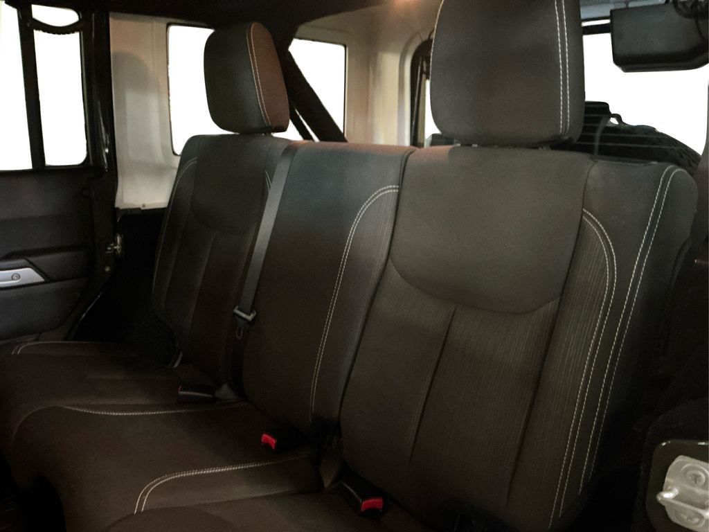 2015 Jeep Wrangler Unlimited Sahara Sport photo 8