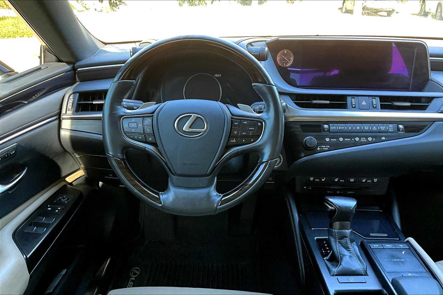 2019 Lexus ES Luxury photo 5