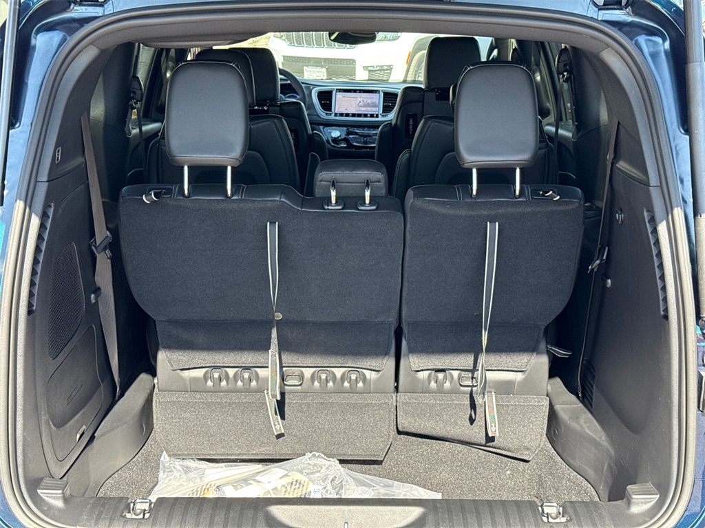 2025 Chrysler Pacifica photo 13