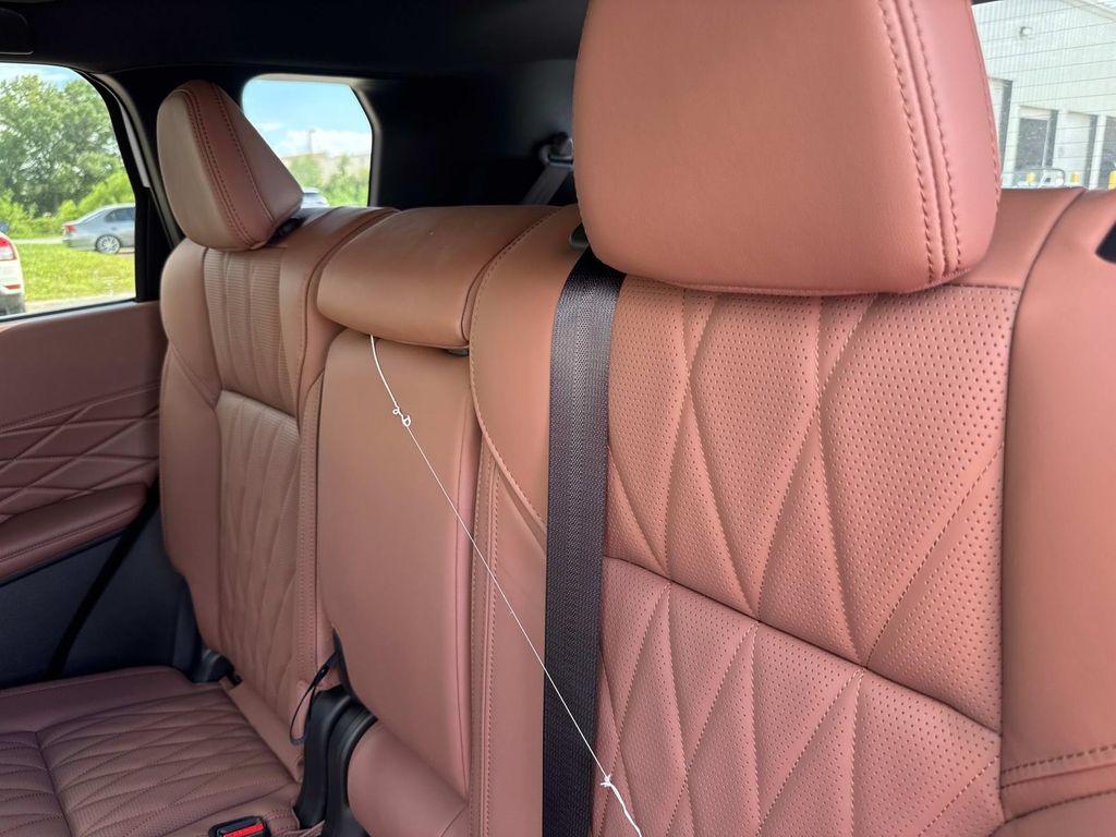 2025 Mitsubishi Outlander SEL photo 12