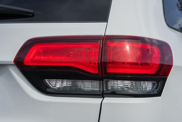 2021 Jeep Grand Cherokee Laredo photo 4