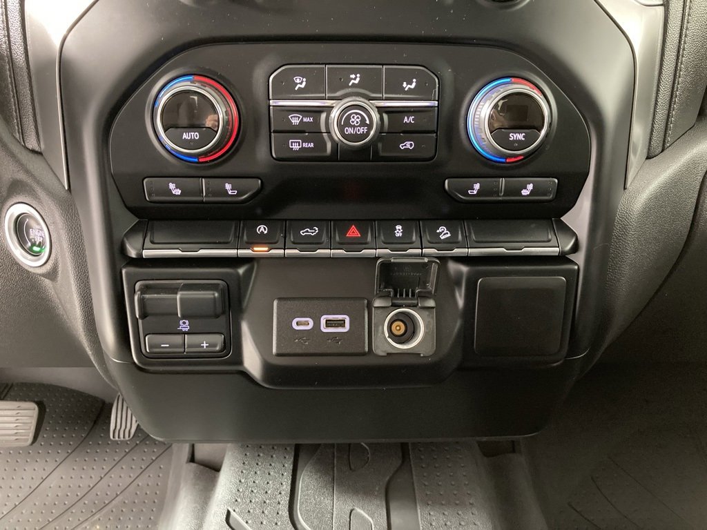 2019 Chevrolet Silverado 1500 RST photo 3