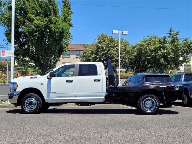 2024 Ram 3500 SLT photo 9