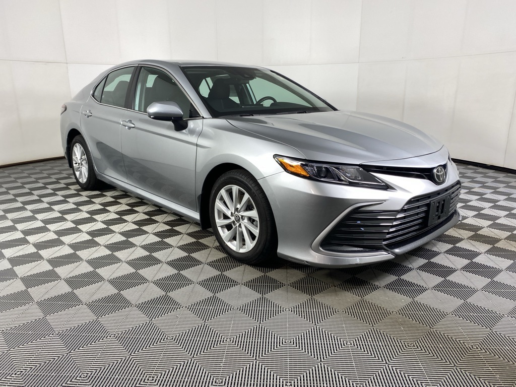 2022 Toyota Camry LE photo 19