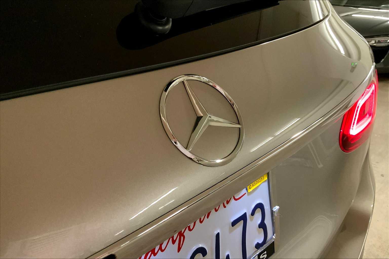 2022 Mercedes Benz GLC 300 photo 9