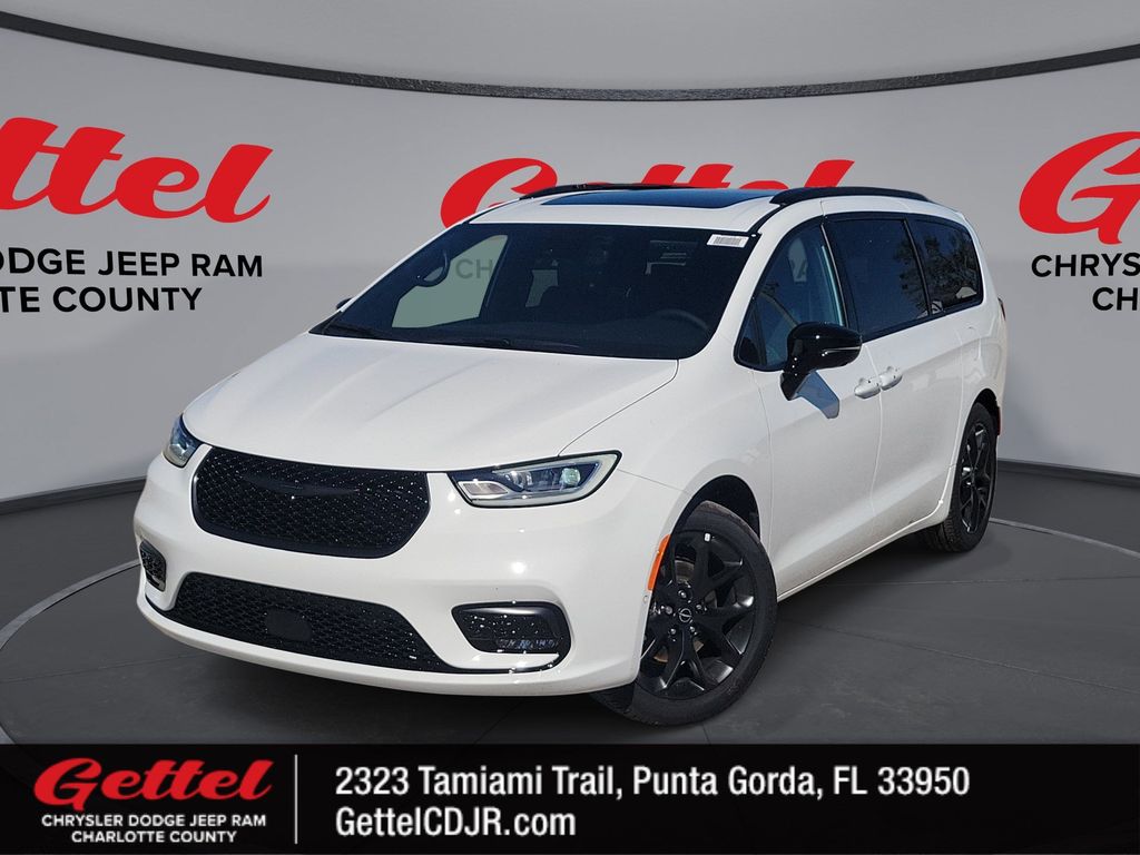 2026 Chrysler Pacifica Limited's photo