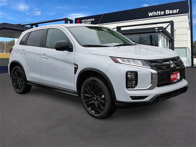 2025 Mitsubishi Outlander Sport LE's photo