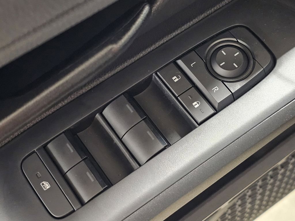 2025 Toyota Tacoma SR5 photo 24