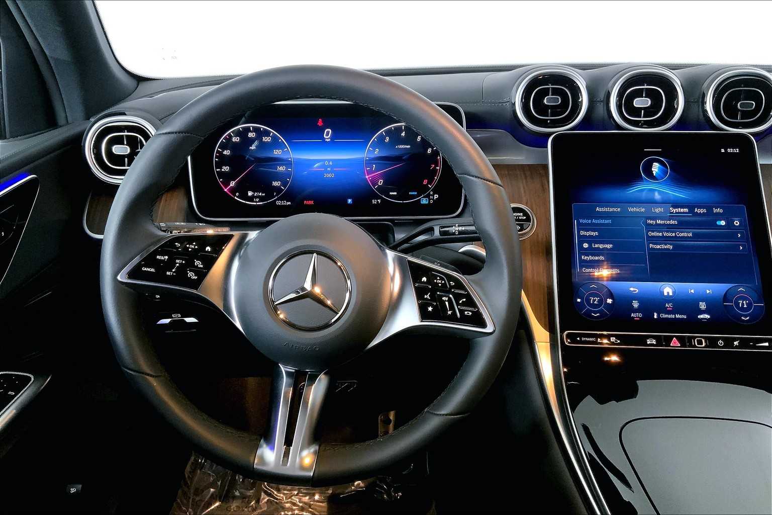 2025 Mercedes Benz GLC 300 4MATIC photo 4