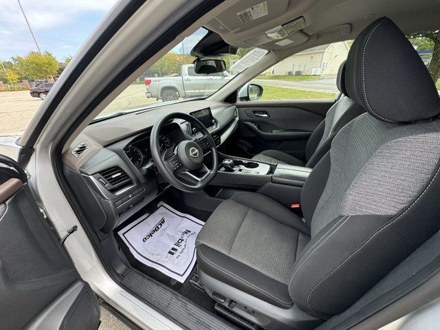 2023 Nissan Rogue SV photo 10