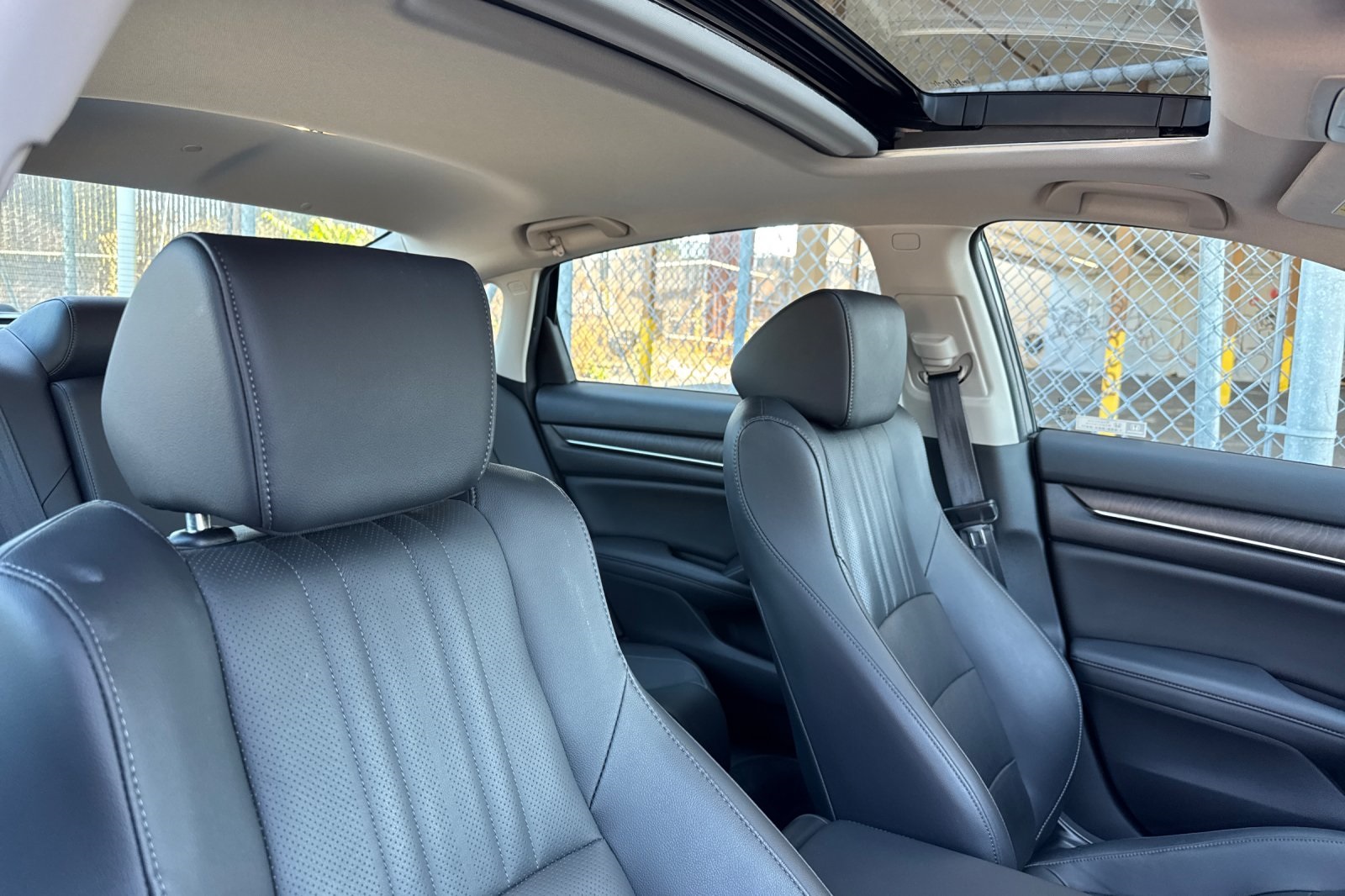 2022 Honda Accord Touring 2.0T photo 16
