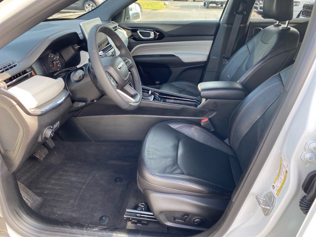 2023 Jeep Compass Limited photo 6
