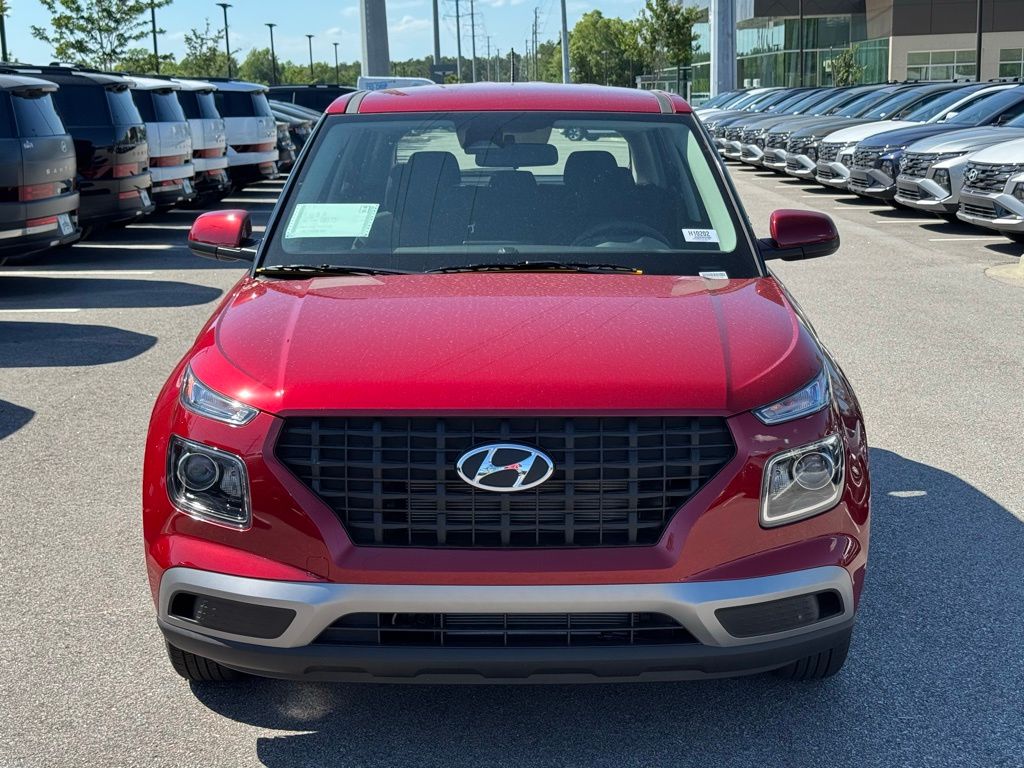 2025 Hyundai Venue SE photo 2