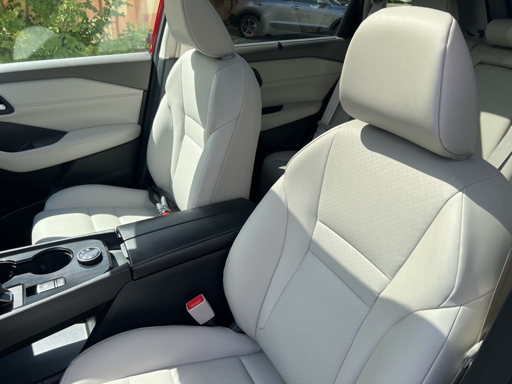 2023 Nissan Rogue SV photo 5